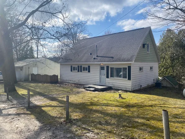 5476 Ridge Dr, Reading, MI 49274