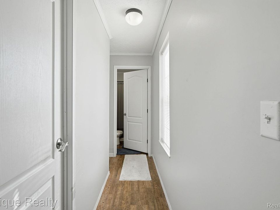 16031 Beech Daly Rd, photo 19