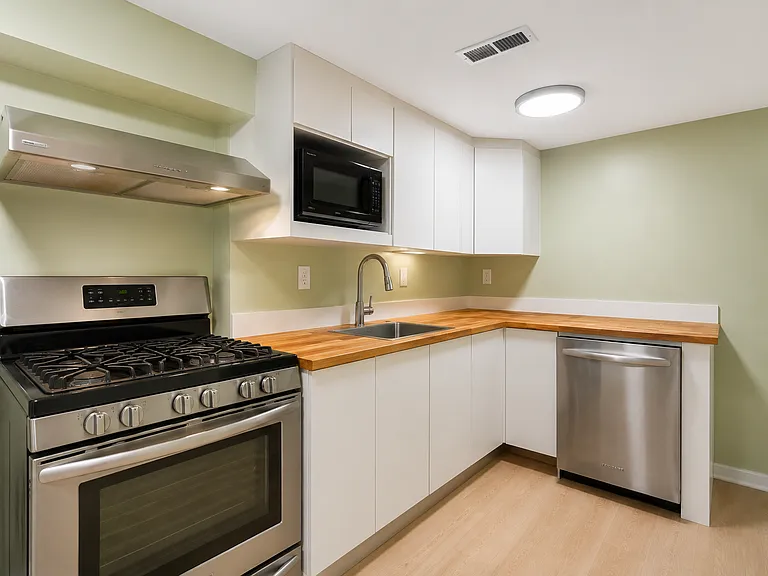 1405 Matthews Dr — Photo 11