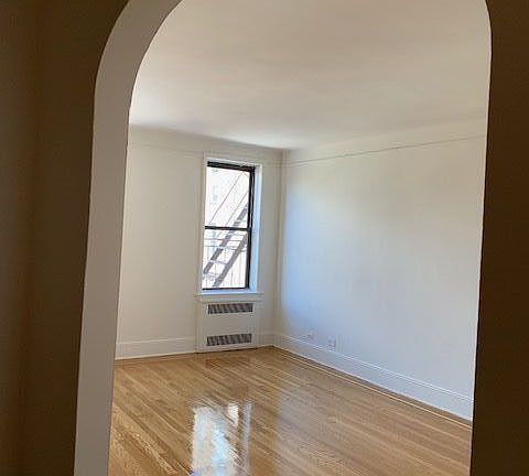 4th image of 2816 34th St APT 2B