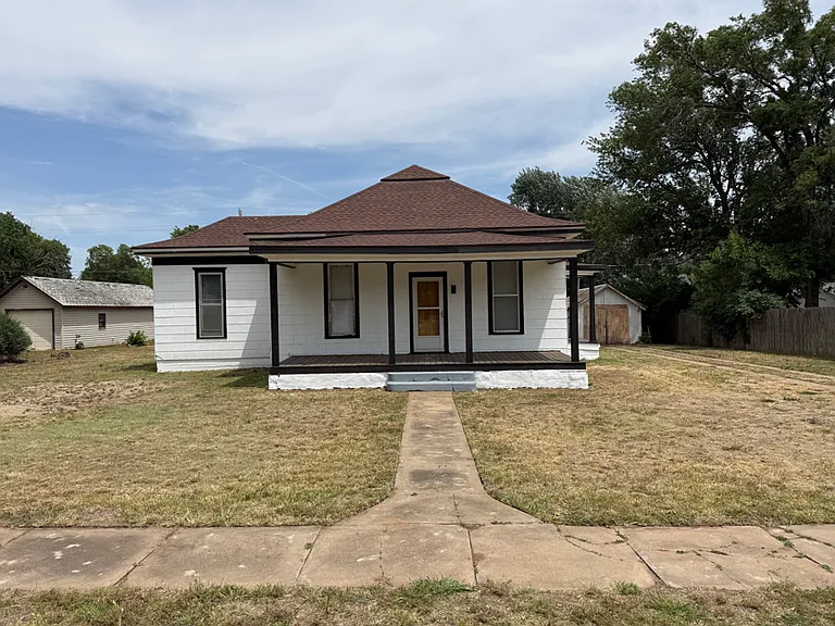 611 N Springfield Ave — Photo 1