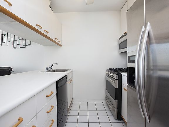 5th image of 350 W 50th St APT 19D