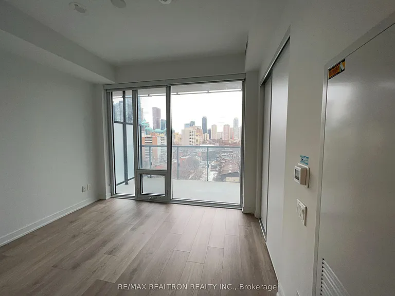 3 Gloucester St #1007 — Photo 5