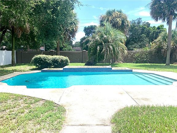 3rd image of 2913 S Bermuda Ave
