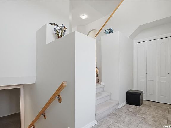 3rd image of 3714 Sandringham ROAD E
