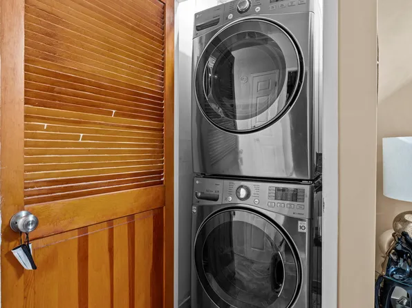 7941 Sea View Avenue image 9 of 18