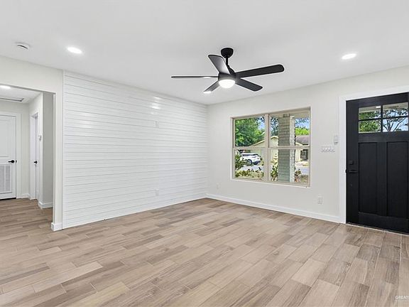 3rd image of 3016 Quince Ave