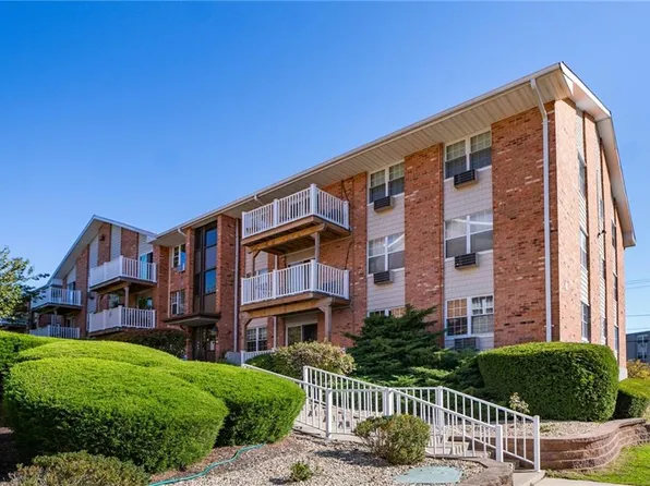 43 Bullocks Point Ave APT 4C, Riverside, RI 02915