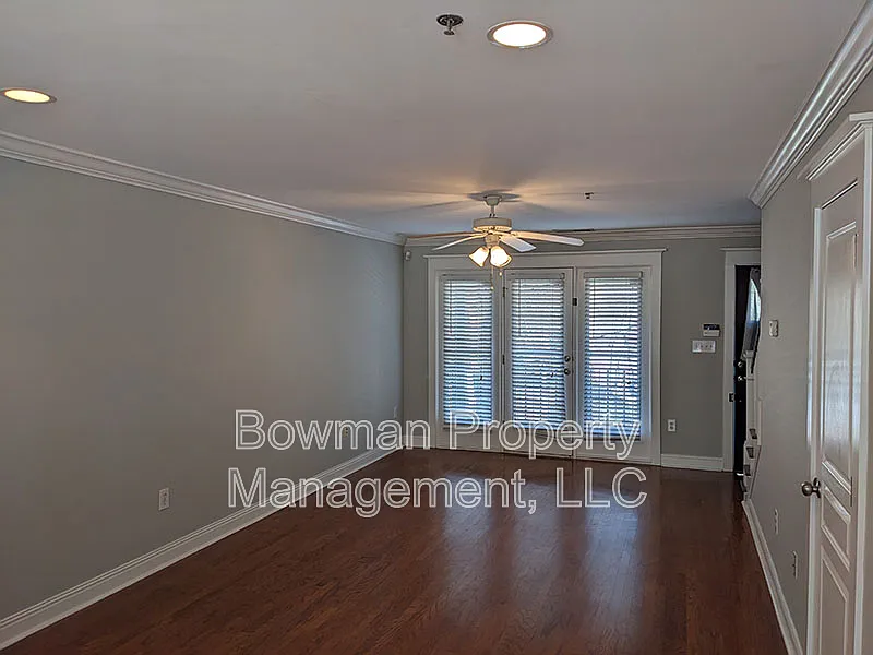 2 bed, 2.5 bath, 1168 sqft, $1,495 — Photo 2