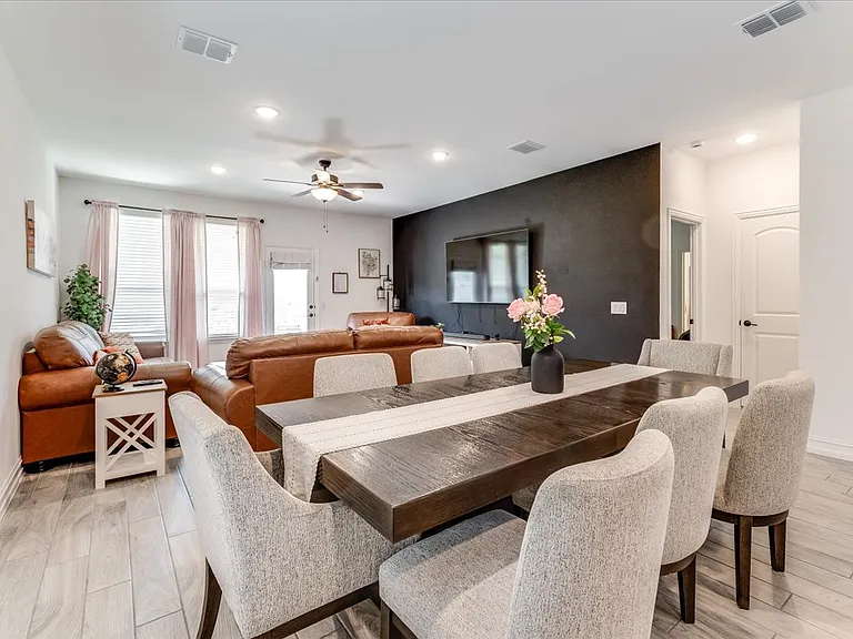 1304 Starling St — Photo 14