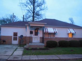 443 Holman St, Flora, IL 62839