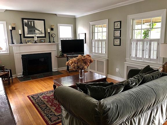 3rd image of 36 Franklin Ave