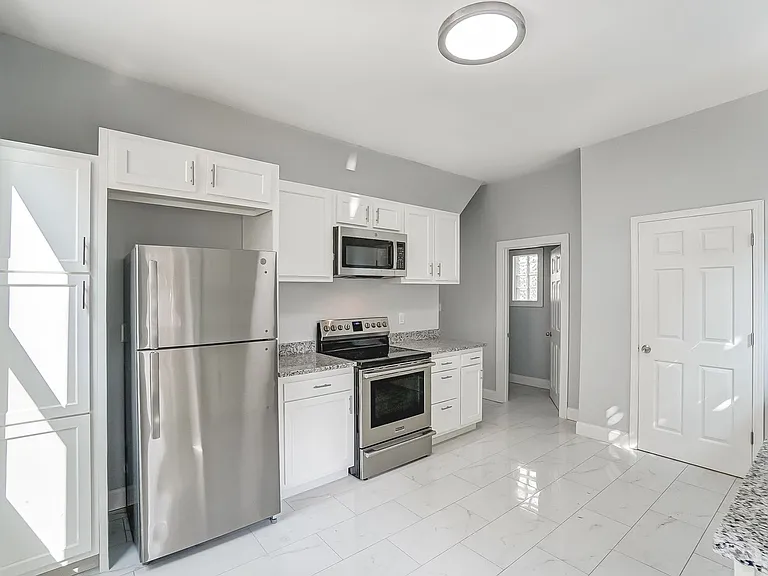 2036 Garrard St — Photo 13