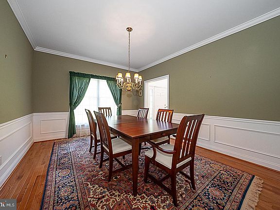 3rd image of 402 Chrislena Ln