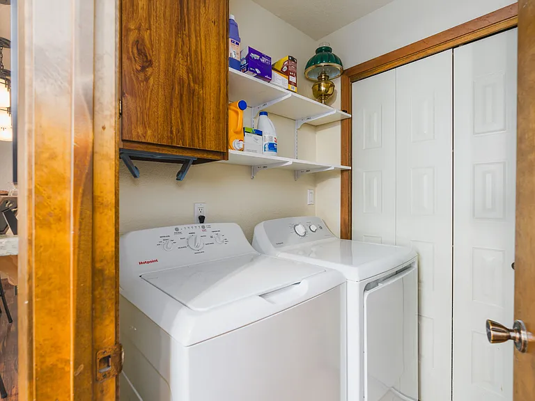 942 Harold Dr — Photo 6