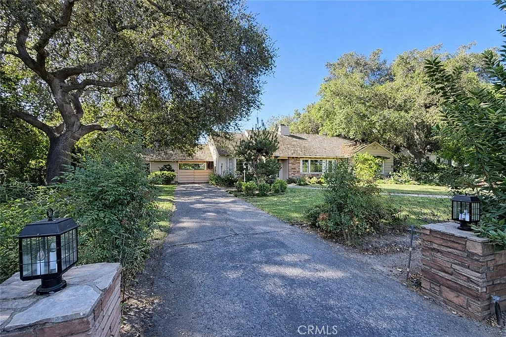 3 bed, 2418 sqft, $6,300 — Photo 1