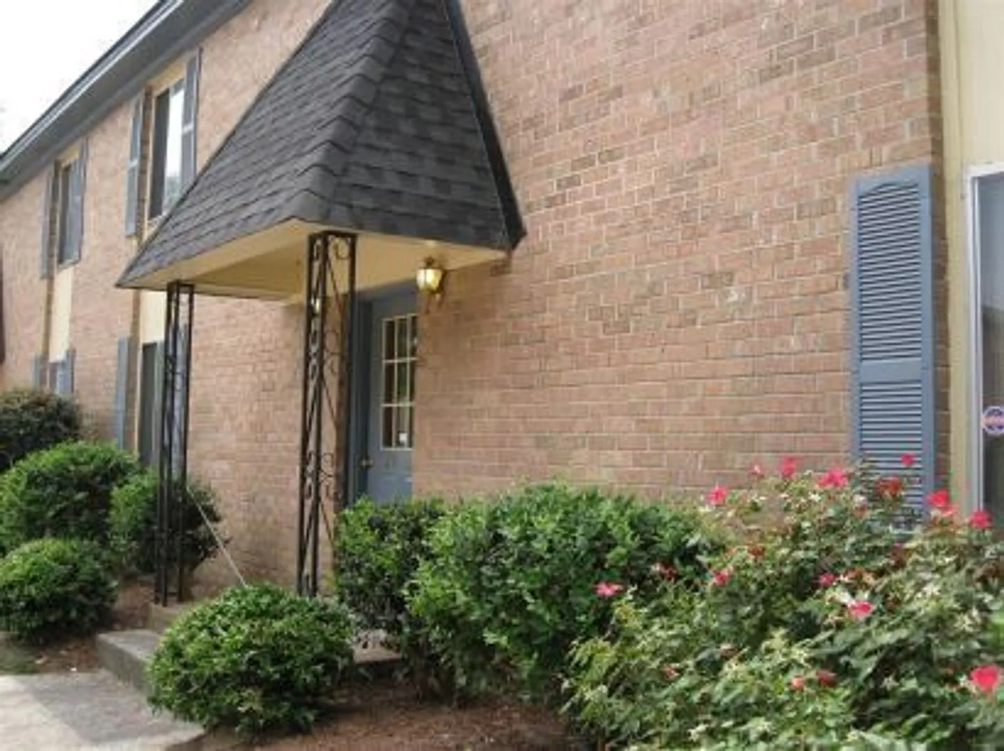 Rosewood condo — Photo 1