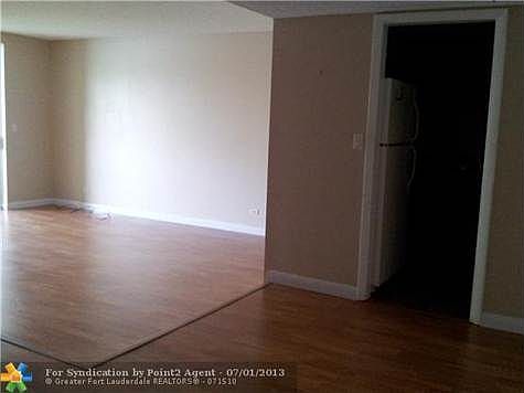 3rd image of 3670 Inverrary Dr APT 3B