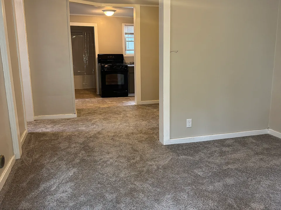 1211 W Jefferson Blvd #4