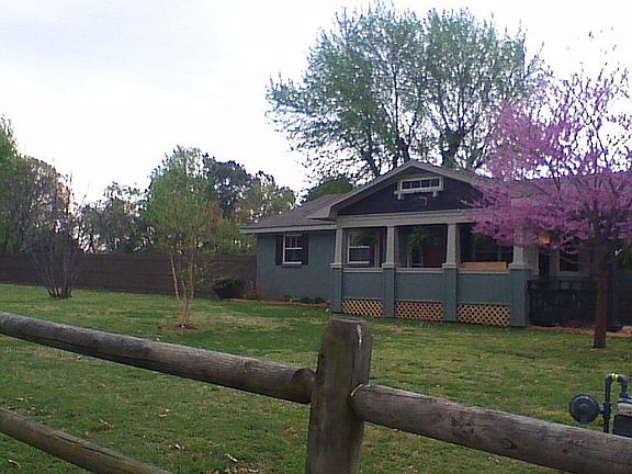2nd image of 912 E Longview Dr