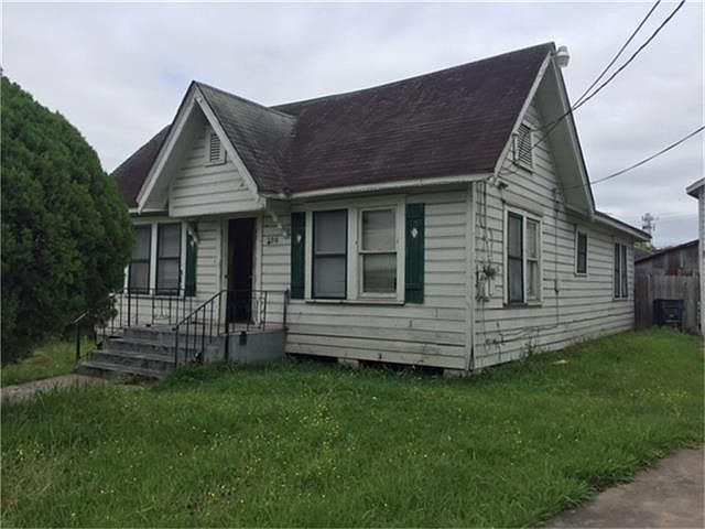 1st image of 104 N Eastwood St