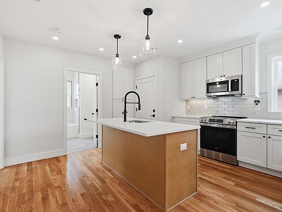 5th image of 183 Madison St Floor 2