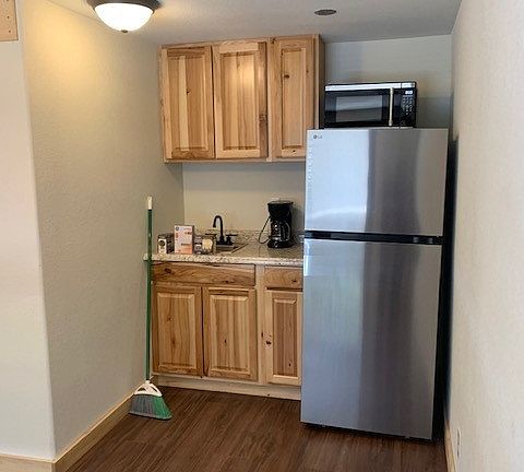 2nd image of 811 W Lorraine Ave #2