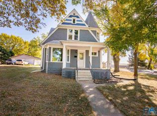 410 S 1st St, Beresford, SD 57004