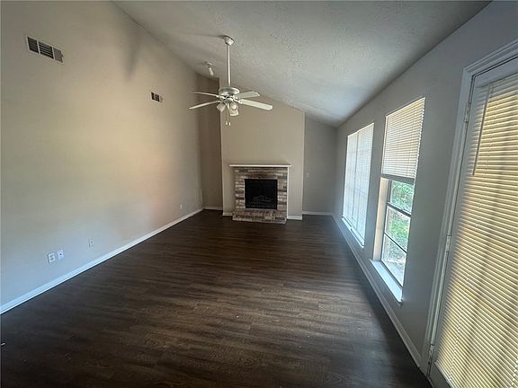 4th image of 815 Camellia Ct