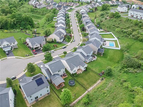 5th image of 225 Heritage Dr