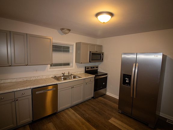 5th image of 530 Frey St
