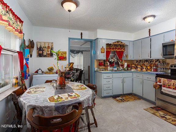 5th image of 119 OAK WAY