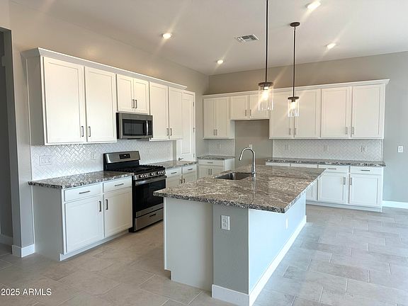 4th image of 713 W LONGWOOD Drive