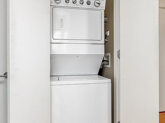 4th image of 183 Scholes St APT 1A