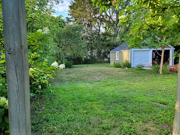 3rd image of 73 E 35th St