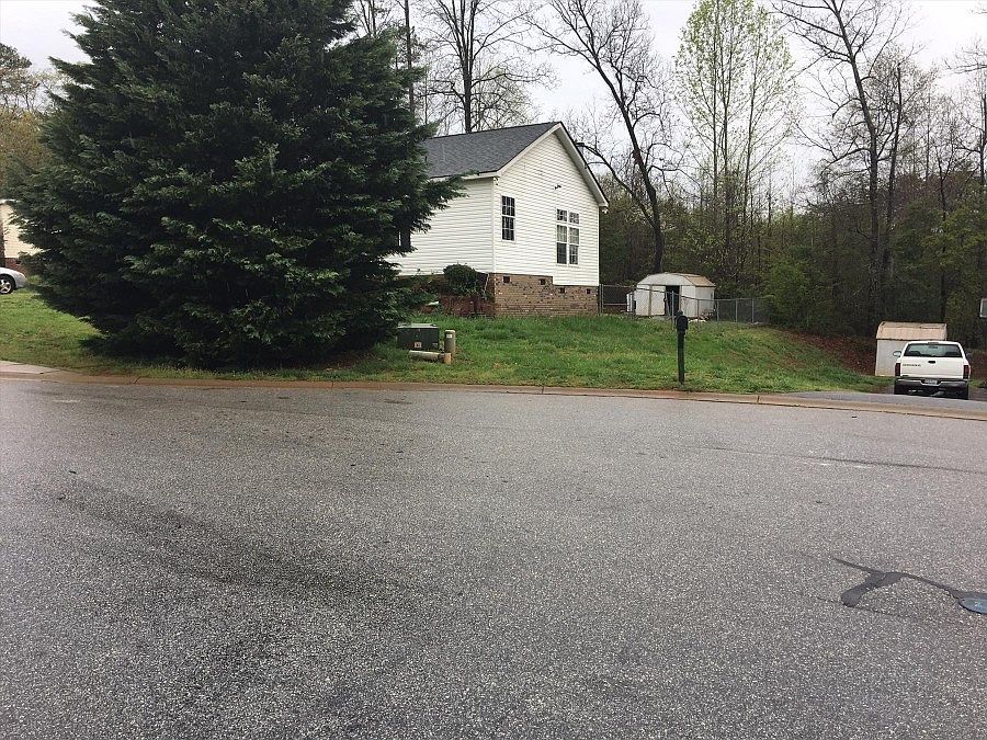 2nd image of 221 Creektop Ct