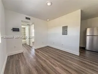 Studio, 1.0 bath, 425 sqft, $1,600 — Photo 2