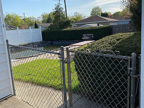 Backyard is totally fenced 