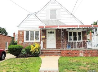 625 11th Ave, New Hyde Park, NY 11040