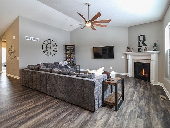 4th image of 1705 Red Clover Dr