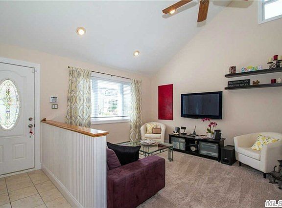4th image of 79 Mayhew Ave