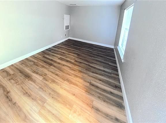 3rd image of 3411 Vespasian Blvd