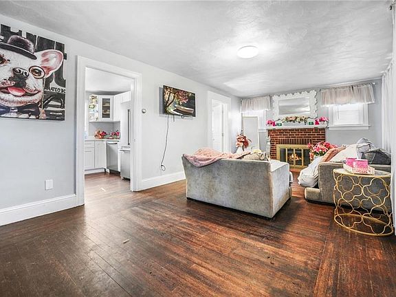 5th image of 652 Main Ave