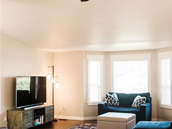 5th image of 585 Bell Ct SE