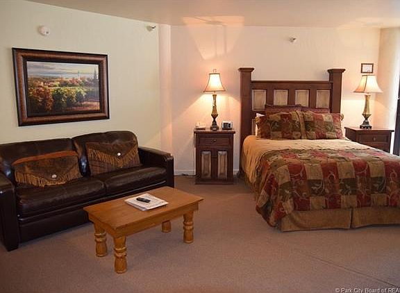 2nd image of 1485 Empire Ave #309