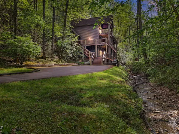 3751 Line Springs Ln, Sevierville, TN 37862