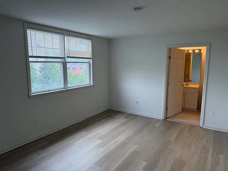 35 Prospect St #10 — Photo 7
