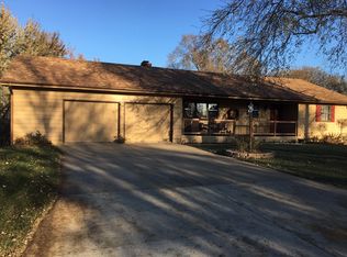 400 Sioux Dr, Ozawkie, KS 66070