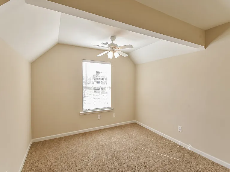 1061 Southwood Dr — Photo 14