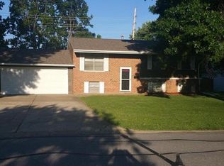 912 Saint Matthew Ave, O'Fallon, MO 63366